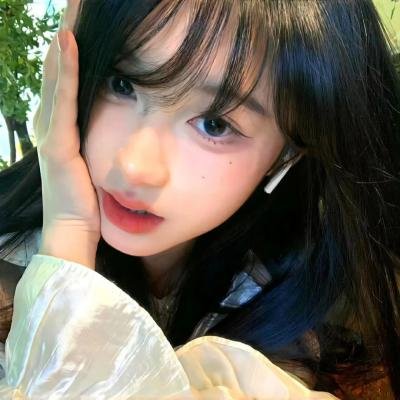 废墟中的挣扎与希望之光